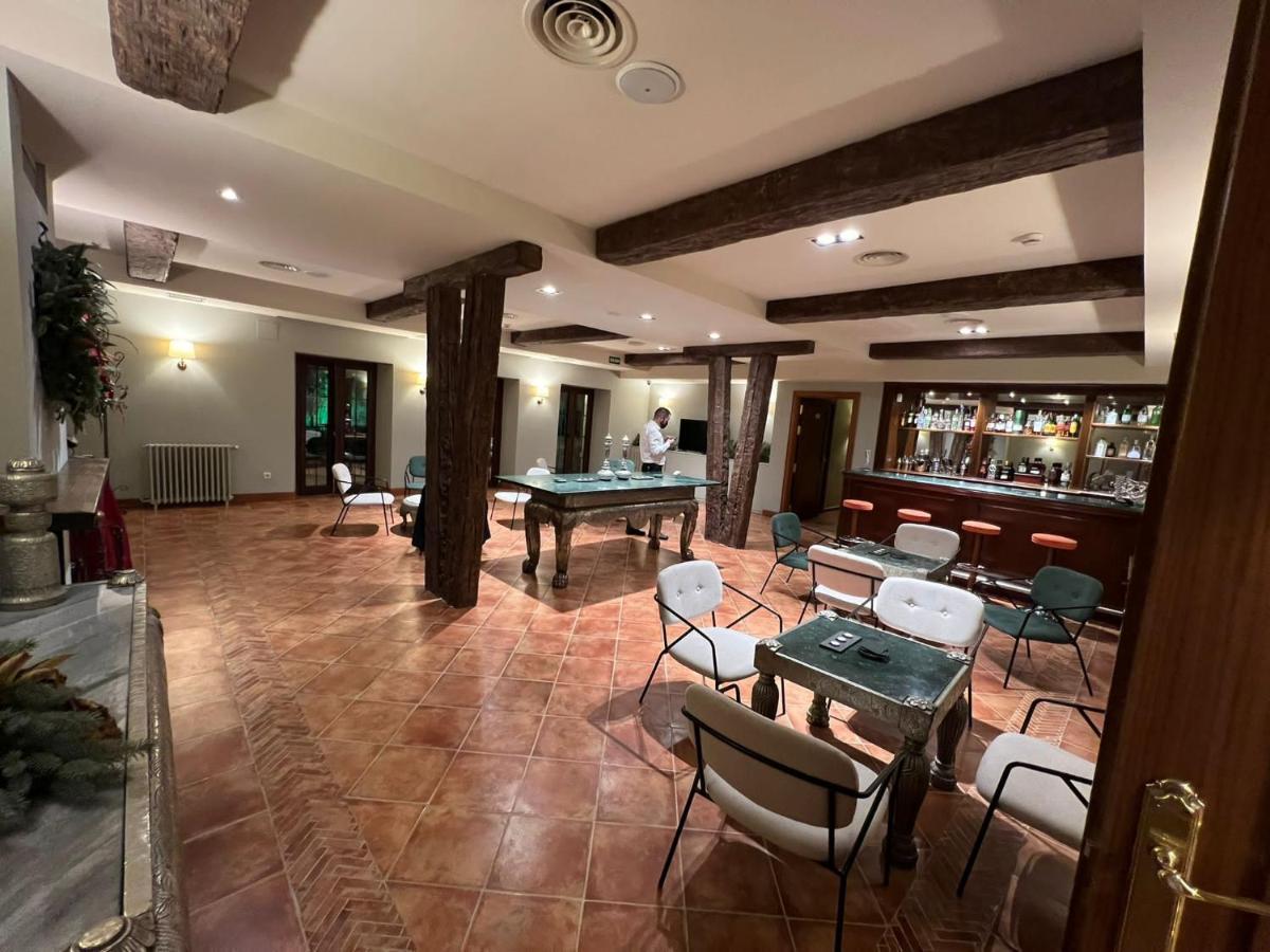 Palacio Miraflores 미라플로레스 데 라 시에라 외부 사진
