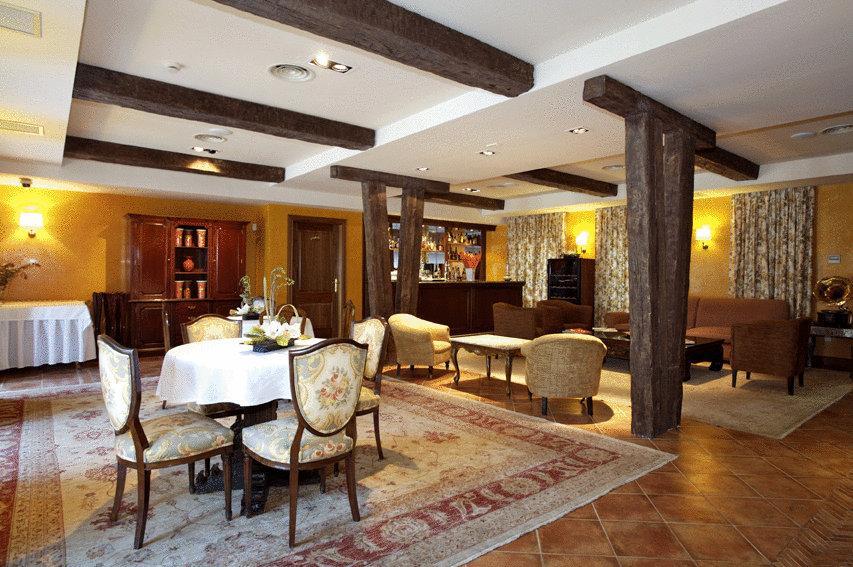 Palacio Miraflores 미라플로레스 데 라 시에라 외부 사진